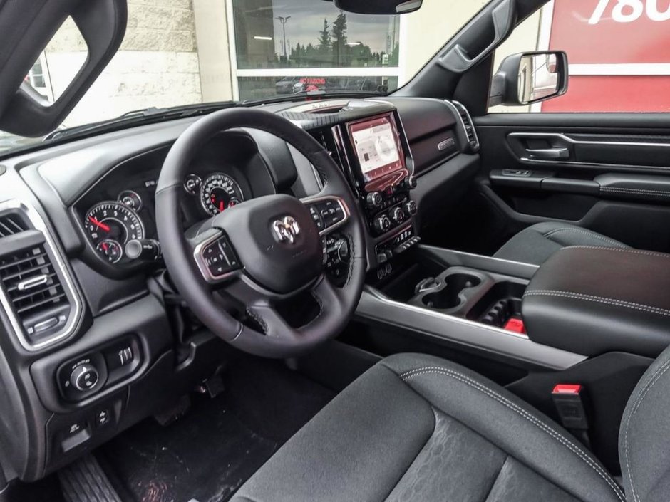 2025 Ram 1500 BIG HORN SPORT IN DIAMOND BLACK EQUIPPED WITH A 3.0L TWIN TURBO , 4X4 , 8SPD AUTO , 20INCH RIMS , BIG HORN LVL 1 , SPORT APPEARA-11