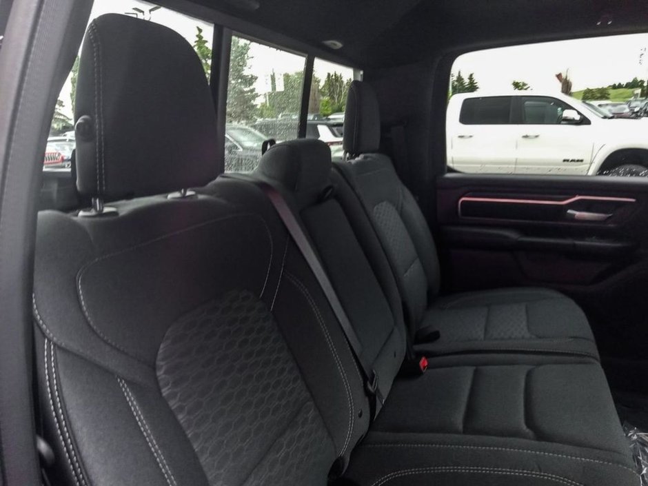 2025 Ram 1500 BIG HORN SPORT IN DIAMOND BLACK EQUIPPED WITH A 3.0L TWIN TURBO , 4X4 , 8SPD AUTO , 20INCH RIMS , BIG HORN LVL 1 , SPORT APPEARA-20