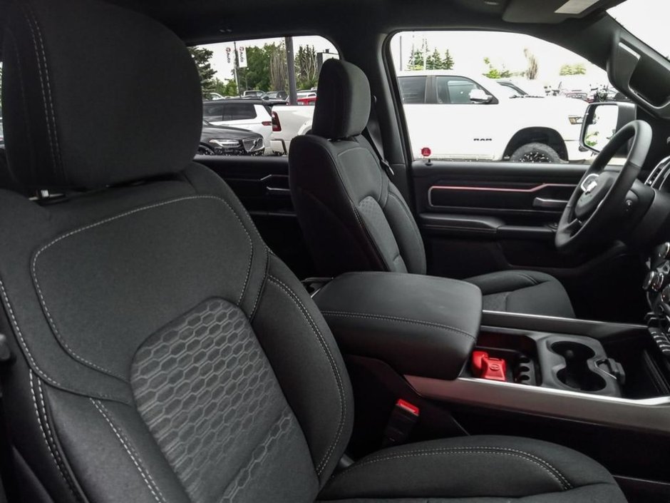 2025 Ram 1500 BIG HORN SPORT IN DIAMOND BLACK EQUIPPED WITH A 3.0L TWIN TURBO , 4X4 , 8SPD AUTO , 20INCH RIMS , BIG HORN LVL 1 , SPORT APPEARA-19