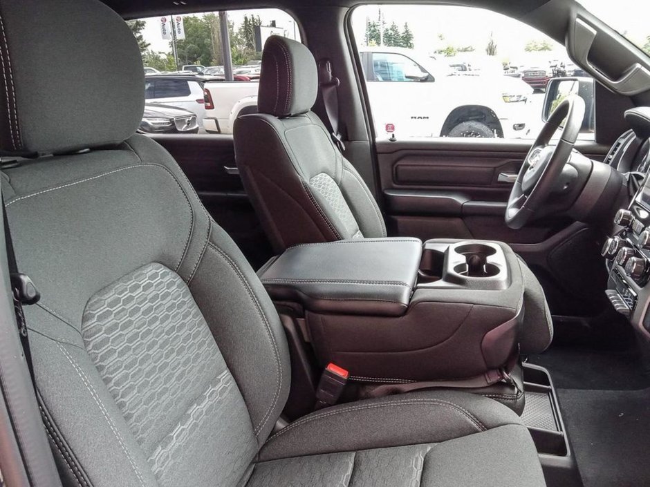 2025 Ram 1500 TRADESMAN SPORT IN DIAMOND BLACK EQUIPPED WITH A 3.6L V6 W/ETORQUE , 4X4 , 8SPD AUTO , TRADESMAN LVL 1 , SPORT APPEARANCE PCKG ,-20