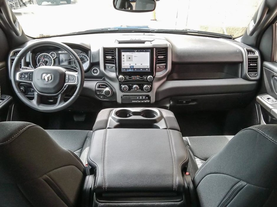 2025 Ram 1500 TRADESMAN SPORT IN DIAMOND BLACK EQUIPPED WITH A 3.6L V6 W/ETORQUE , 4X4 , 8SPD AUTO , TRADESMAN LVL 1 , SPORT APPEARANCE PCKG ,-22