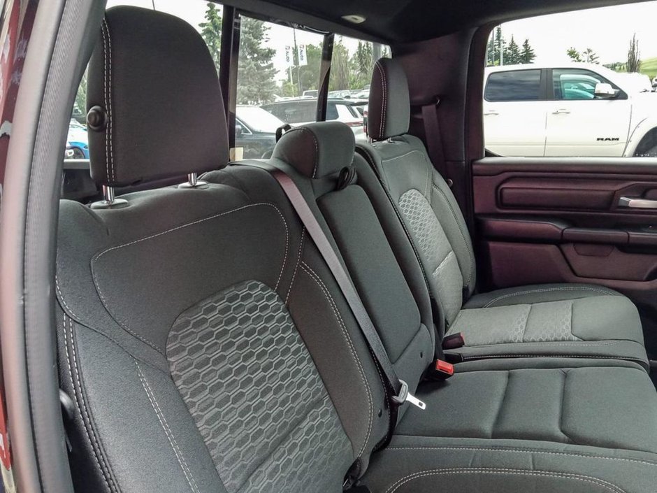 2025 Ram 1500 TRADESMAN SPORT IN DIAMOND BLACK EQUIPPED WITH A 3.6L V6 W/ETORQUE , 4X4 , 8SPD AUTO , TRADESMAN LVL 1 , SPORT APPEARANCE PCKG ,-21