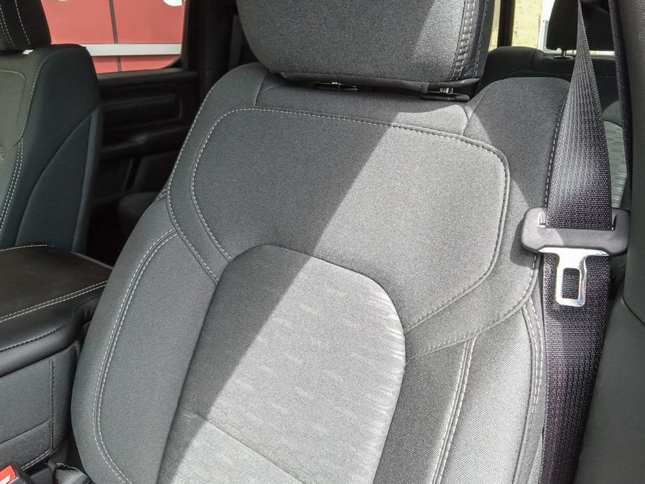 2025 Ram 1500 TRADESMAN SPORT IN DIAMOND BLACK EQUIPPED WITH A 3.6L V6 W/ETORQUE , 4X4 , 8SPD AUTO , TRADESMAN LVL 1 , SPORT APPEARANCE PCKG ,-18