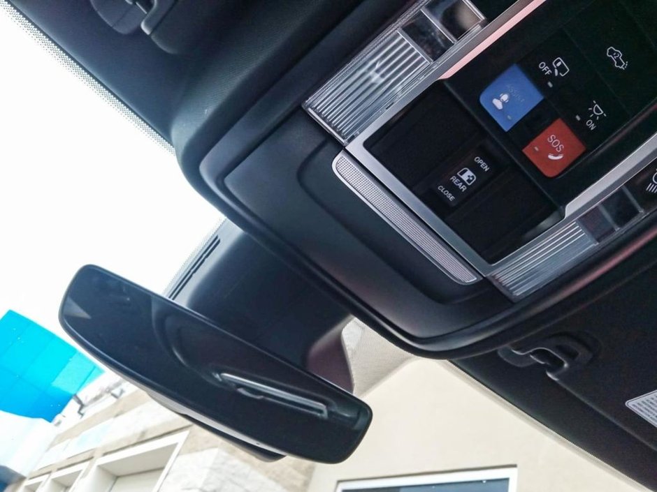 2025 Ram 1500 BIG HORN NIGHT EDITION IN FLAME RED EQUIPPED WITH A 3.0L TWIN TURBO I6 , 4X4 , 8SPD AUTO , TONNEAU , TRAILER BRAKE , BIG HORN LV-19