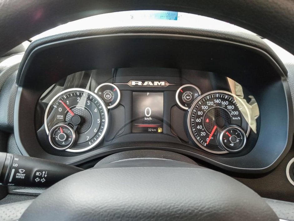 2025 Ram 1500 SXT TRADESMAN IN BRIGHT WHITE EQUIPPED WITH A 3.6L V6 W/ETORQUE , 4X4 , 8SPD AUTO , TRADESMAN LVL 1 , SXT APPEARANCE GROUP , AC-13