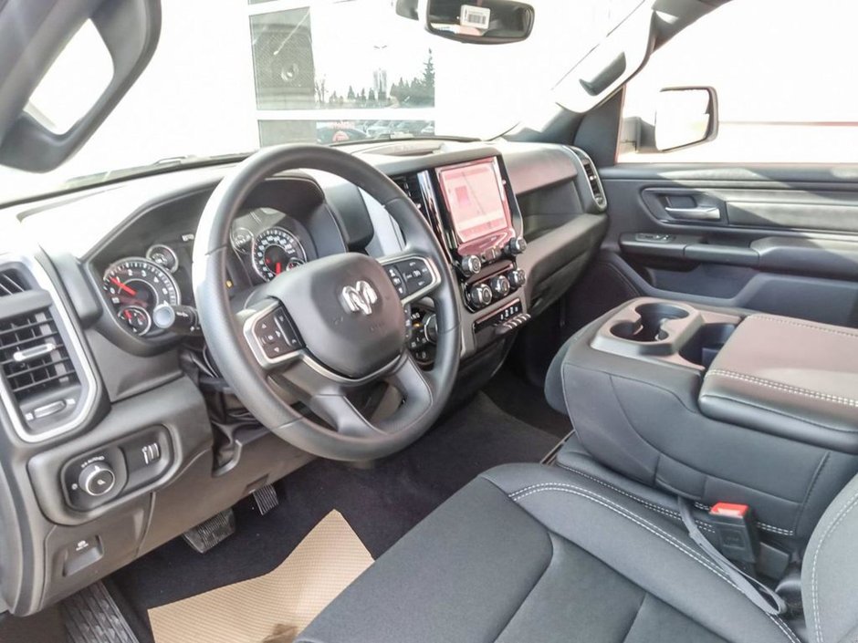 2025 Ram 1500 SXT TRADESMAN IN BRIGHT WHITE EQUIPPED WITH A 3.6L V6 W/ETORQUE , 4X4 , 8SPD AUTO , TRADESMAN LVL 1 , SXT APPEARANCE GROUP , AC-11