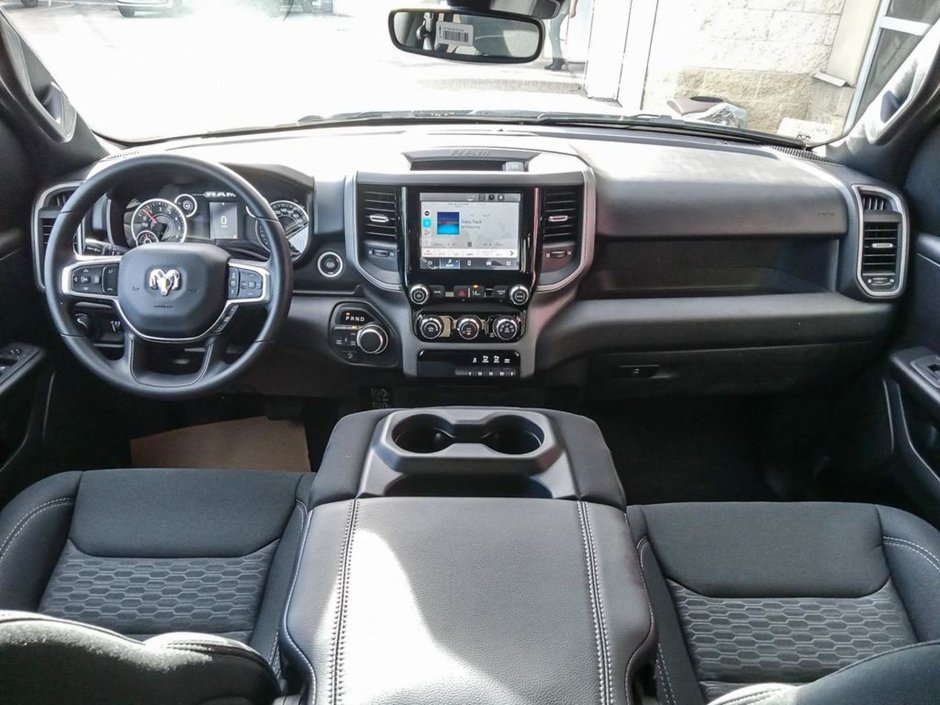 2025 Ram 1500 SXT TRADESMAN IN BRIGHT WHITE EQUIPPED WITH A 3.6L V6 W/ETORQUE , 4X4 , 8SPD AUTO , TRADESMAN LVL 1 , SXT APPEARANCE GROUP , AC-22