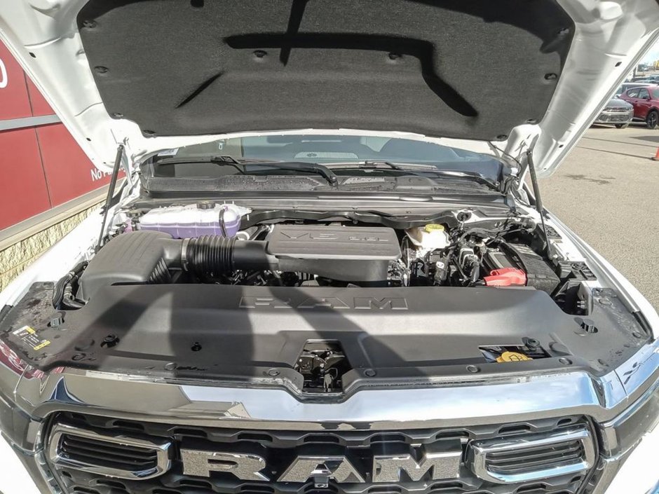 2025 Ram 1500 SXT TRADESMAN IN BRIGHT WHITE EQUIPPED WITH A 3.6L V6 W/ETORQUE , 4X4 , 8SPD AUTO , TRADESMAN LVL 1 , SXT APPEARANCE GROUP , AC-9