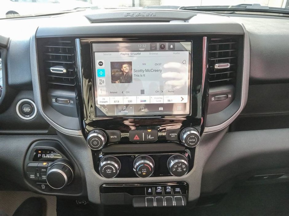 2025 Ram 1500 SXT TRADESMAN IN BRIGHT WHITE EQUIPPED WITH A 3.6L V6 W/ETORQUE , 4X4 , 8SPD AUTO , TRADESMAN LVL 1 , SXT APPEARANCE GROUP , AC-17