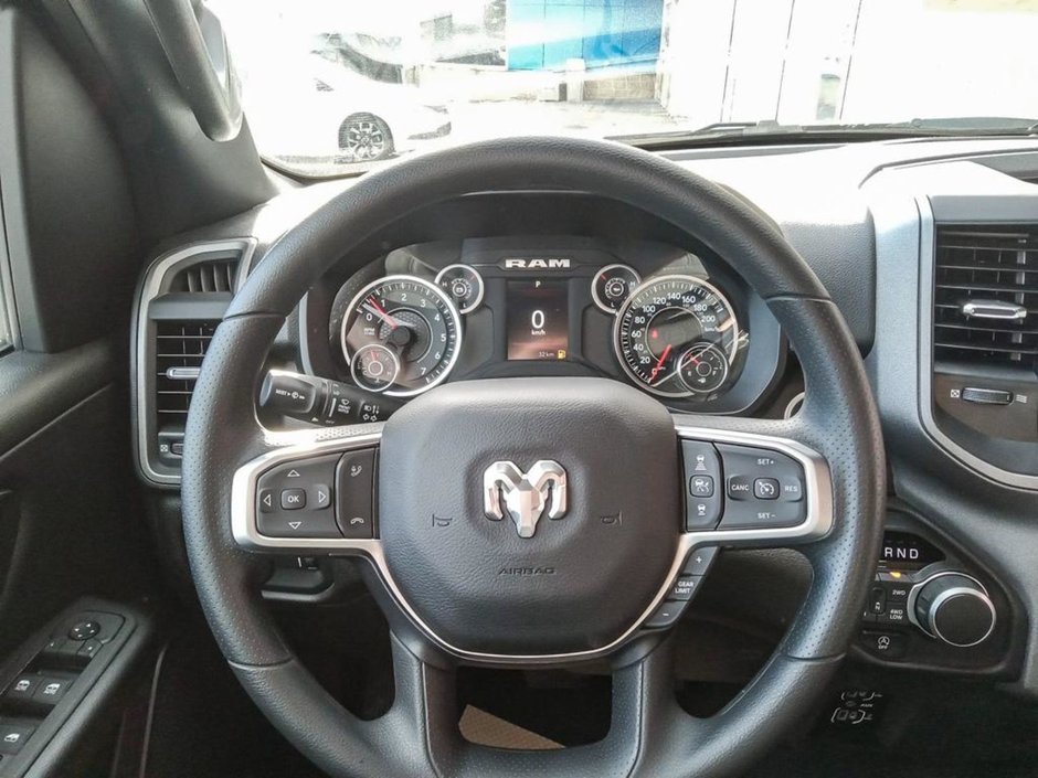 2025 Ram 1500 SXT TRADESMAN IN BRIGHT WHITE EQUIPPED WITH A 3.6L V6 W/ETORQUE , 4X4 , 8SPD AUTO , TRADESMAN LVL 1 , SXT APPEARANCE GROUP , AC-12