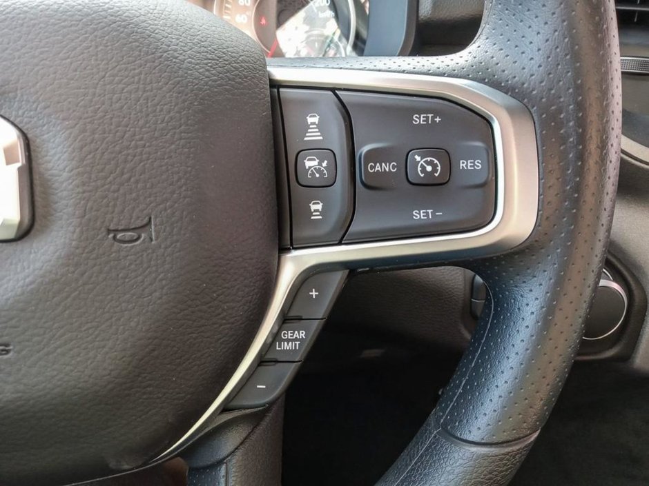 2025 Ram 1500 SXT TRADESMAN IN BRIGHT WHITE EQUIPPED WITH A 3.6L V6 W/ETORQUE , 4X4 , 8SPD AUTO , TRADESMAN LVL 1 , SXT APPEARANCE GROUP , AC-14