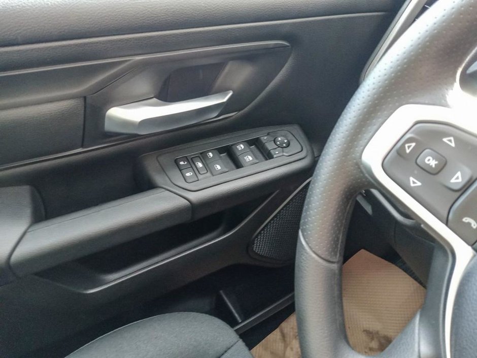 2025 Ram 1500 SXT TRADESMAN IN BRIGHT WHITE EQUIPPED WITH A 3.6L V6 W/ETORQUE , 4X4 , 8SPD AUTO , TRADESMAN LVL 1 , SXT APPEARANCE GROUP , AC-15