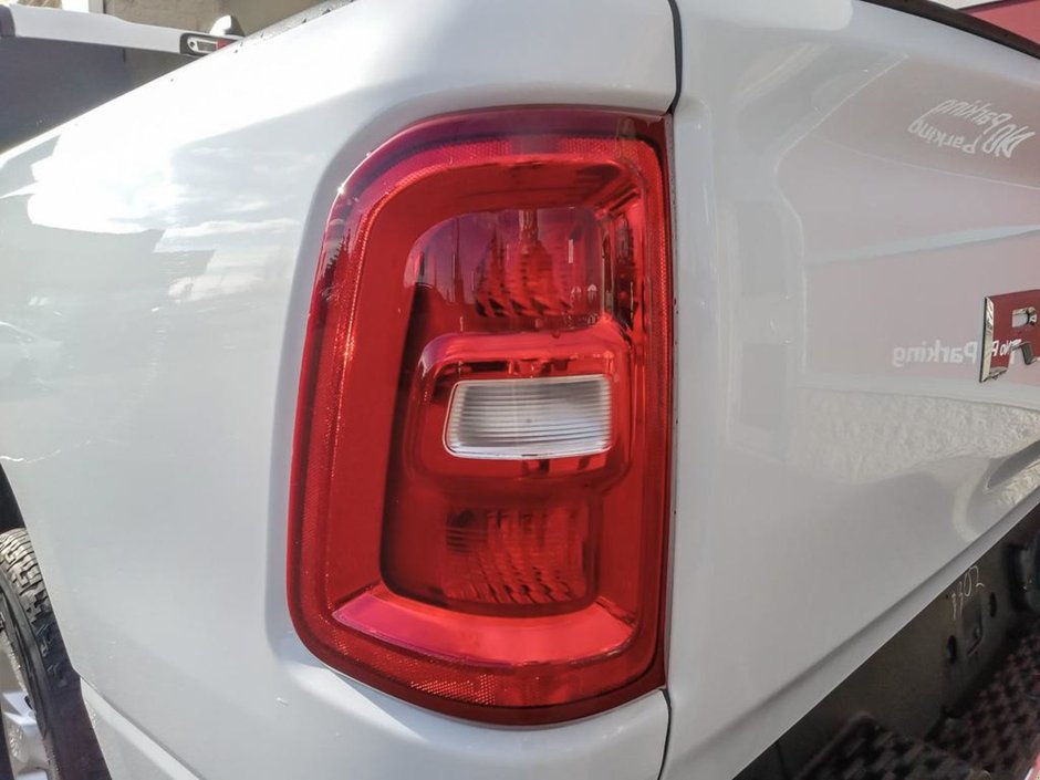 2025 Ram 1500 SXT TRADESMAN IN BRIGHT WHITE EQUIPPED WITH A 3.6L V6 W/ETORQUE , 4X4 , 8SPD AUTO , TRADESMAN LVL 1 , SXT APPEARANCE GROUP , AC-10