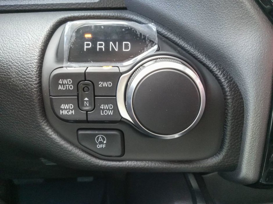 2025 Ram 1500 BIG HORN NIGHT EDITION IN FLAME RED EQUIPPED WITH A 3.0L TWIN TURBO I6 , 4X4 , 8SPD AUTO , 125L TANK , PANO SUNROOF , TONNEAU CO-16