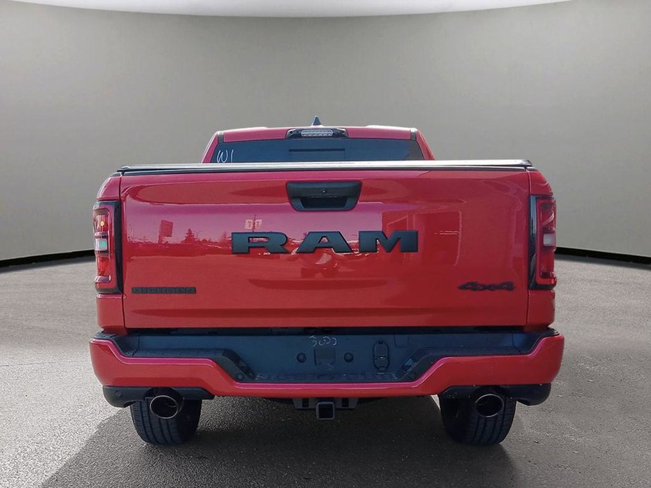 2025 Ram 1500 BIG HORN NIGHT EDITION IN FLAME RED EQUIPPED WITH A 3.0L TWIN TURBO I6 , 4X4 , 8SPD AUTO , 125L TANK , PANO SUNROOF , TONNEAU CO-4