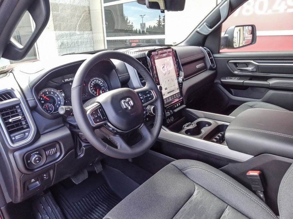 2025 Ram 1500 BIG HORN NIGHT EDITION IN FLAME RED EQUIPPED WITH A 3.0L TWIN TURBO I6 , 4X4 , 8SPD AUTO , 125L TANK , PANO SUNROOF , TONNEAU CO-11