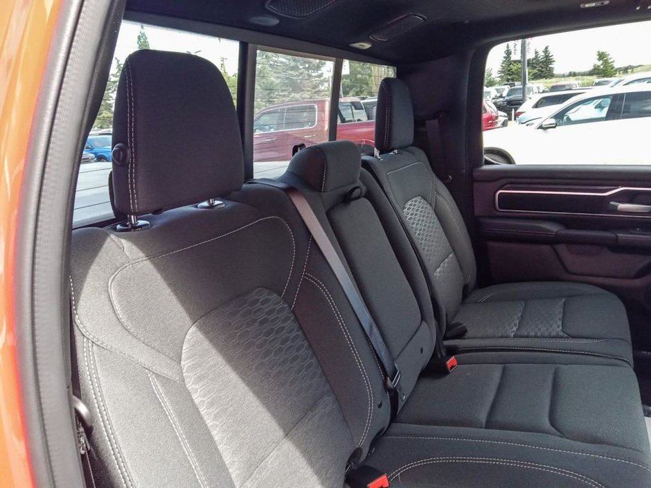 2025 Ram 1500 BIG HORN NIGHT EDITION IN FLAME RED EQUIPPED WITH A 3.0L TWIN TURBO I6 , 4X4 , 8SPD AUTO , 125L TANK , PANO SUNROOF , TONNEAU CO-21