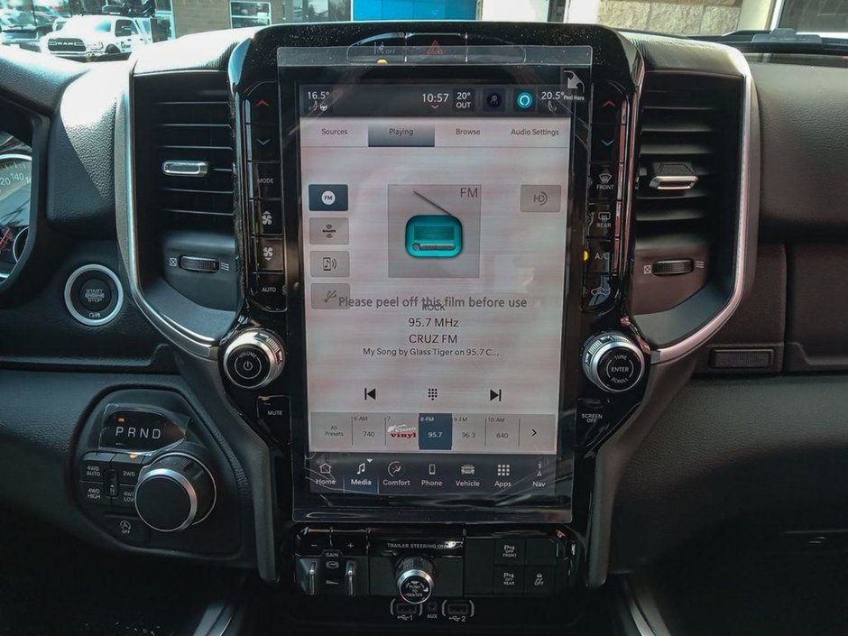 2025 Ram 1500 BIG HORN NIGHT EDITION IN FLAME RED EQUIPPED WITH A 3.0L TWIN TURBO I6 , 4X4 , 8SPD AUTO , PANO SUNROOF , TONNEAU COVER , BIG HO-17