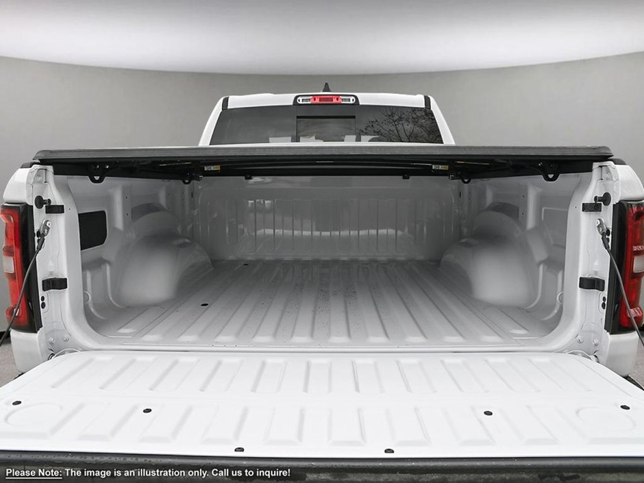 2025 Ram 1500 BIG HORN NIGHT EDITION IN BRIGHT WHITE EQUIPPED WITH A 3.0L TWIN TURBO I6 , 4X4 , 8SPD AUTO , TONNEAU COVER , BIG HORN LVL 2 , 2-6