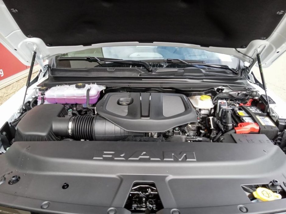 2025 Ram 1500 LARAMIE IN BRIGHT WHITE EUQIPPED WITH A 3.0L TWIN TUBRO I6 , 4X4 , 8SPD AUTO , HANDS FREE DRIVING ASSIST , AIR SUSPENSION , 125L-9