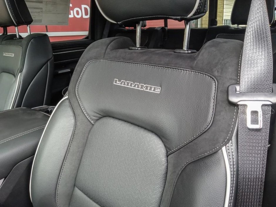 2025 Ram 1500 LARAMIE IN BRIGHT WHITE EUQIPPED WITH A 3.0L TWIN TUBRO I6 , 4X4 , 8SPD AUTO , HANDS FREE DRIVING ASSIST , AIR SUSPENSION , 125L-18