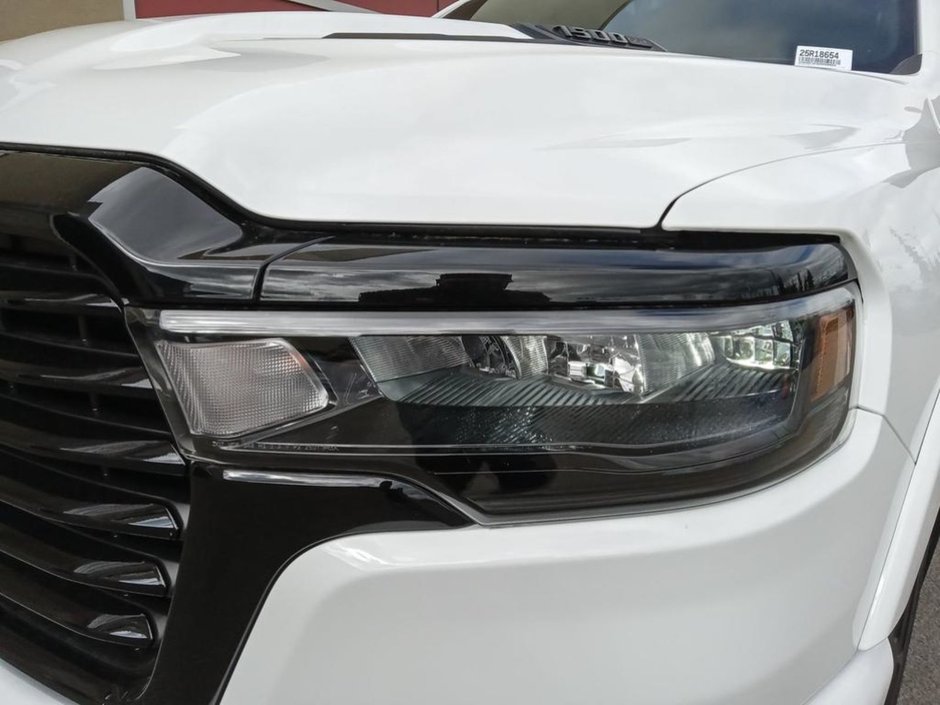 2025 Ram 1500 LARAMIE IN BRIGHT WHITE EUQIPPED WITH A 3.0L TWIN TUBRO I6 , 4X4 , 8SPD AUTO , HANDS FREE DRIVING ASSIST , AIR SUSPENSION , 125L-7