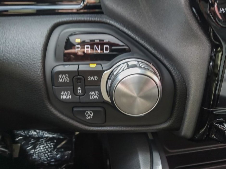 2025 Ram 1500 LARAMIE IN BRIGHT WHITE EUQIPPED WITH A 3.0L TWIN TUBRO I6 , 4X4 , 8SPD AUTO , HANDS FREE DRIVING ASSIST , AIR SUSPENSION , 125L-16