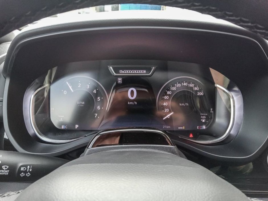 2025 Ram 1500 LARAMIE IN BRIGHT WHITE EUQIPPED WITH A 3.0L TWIN TUBRO I6 , 4X4 , 8SPD AUTO , HANDS FREE DRIVING ASSIST , AIR SUSPENSION , 125L-13