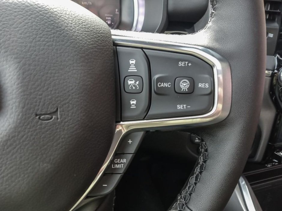 2025 Ram 1500 LARAMIE IN BRIGHT WHITE EUQIPPED WITH A 3.0L TWIN TUBRO I6 , 4X4 , 8SPD AUTO , HANDS FREE DRIVING ASSIST , AIR SUSPENSION , 125L-14