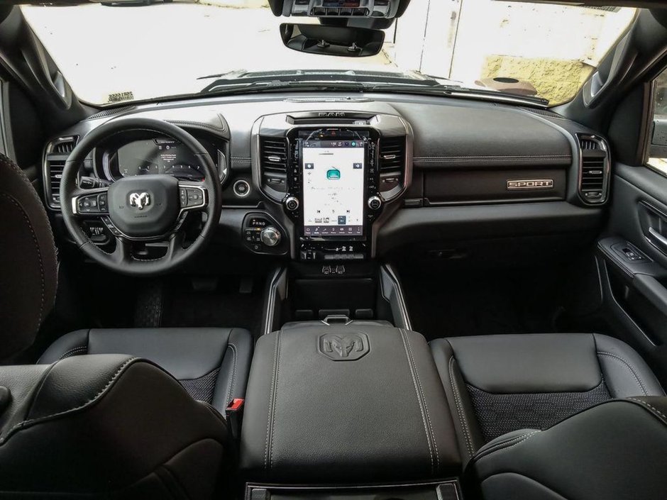 2025 Ram 1500 SPORT IN BRIGHT WHITE EQUIPPED WITH A 3.0L TWIN TURBO HURRICANE I6 , 4X4 , 8SPD AUTO , SPORT HOOD , PANORAMIC SUNROOF , 22INCH A-22