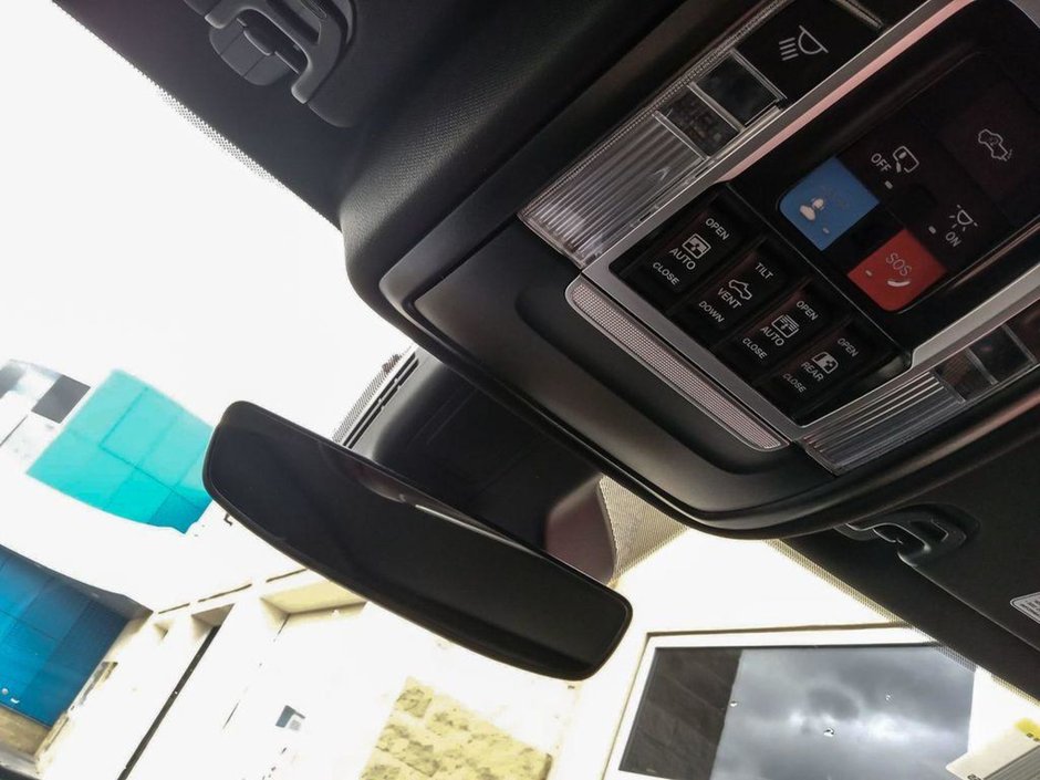 2025 Ram 1500 SPORT IN BRIGHT WHITE EQUIPPED WITH A 3.0L TWIN TURBO HURRICANE I6 , 4X4 , 8SPD AUTO , SPORT HOOD , PANORAMIC SUNROOF , 22INCH A-19