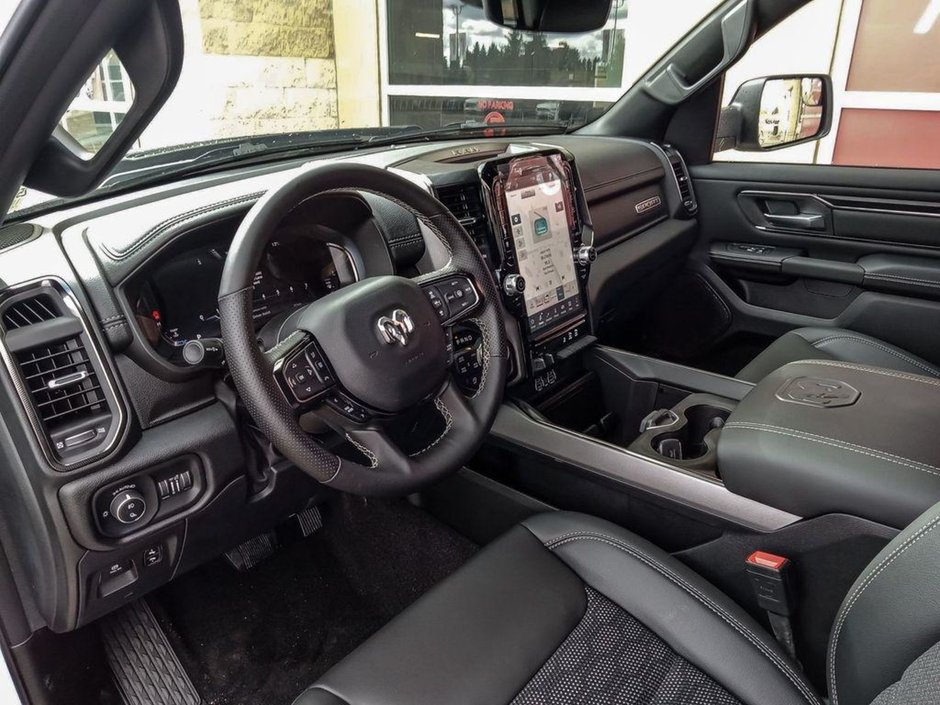 2025 Ram 1500 SPORT IN BRIGHT WHITE EQUIPPED WITH A 3.0L TWIN TURBO HURRICANE I6 , 4X4 , 8SPD AUTO , SPORT HOOD , PANORAMIC SUNROOF , 22INCH A-11