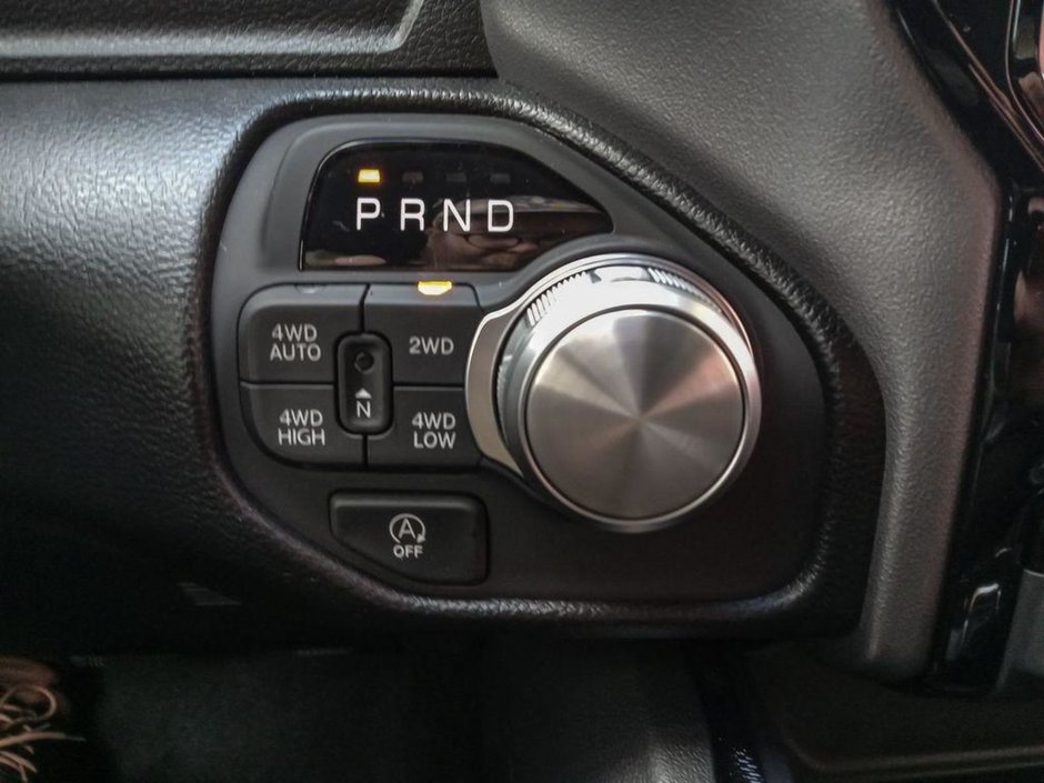 2025 Ram 1500 SPORT IN BRIGHT WHITE EQUIPPED WITH A 3.0L TWIN TURBO HURRICANE I6 , 4X4 , 8SPD AUTO , SPORT HOOD , PANORAMIC SUNROOF , 22INCH A-16