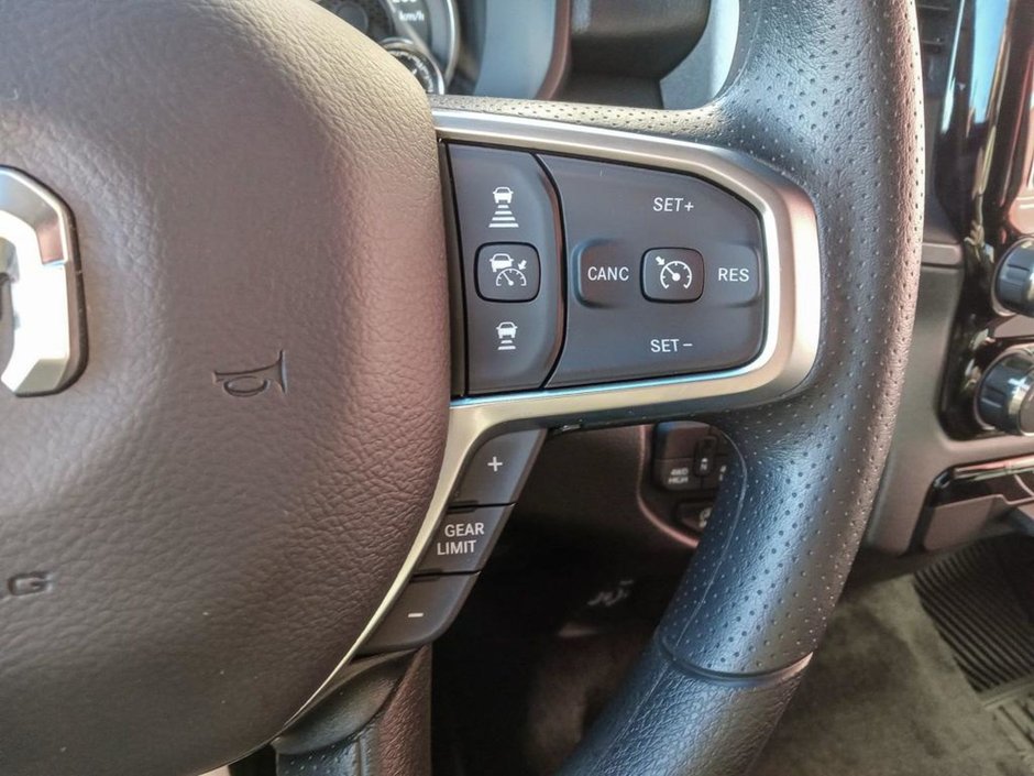 2025 Ram 1500 WARLOCK IN BRIGHT WHITE EQUIPPED WITH A 3.0L TWIN TURBO HURRICANE I6 , 4X4 , 8SPD AUTO , E-LOCKER REAR AXLE , BACKUP CAM , PERF-14