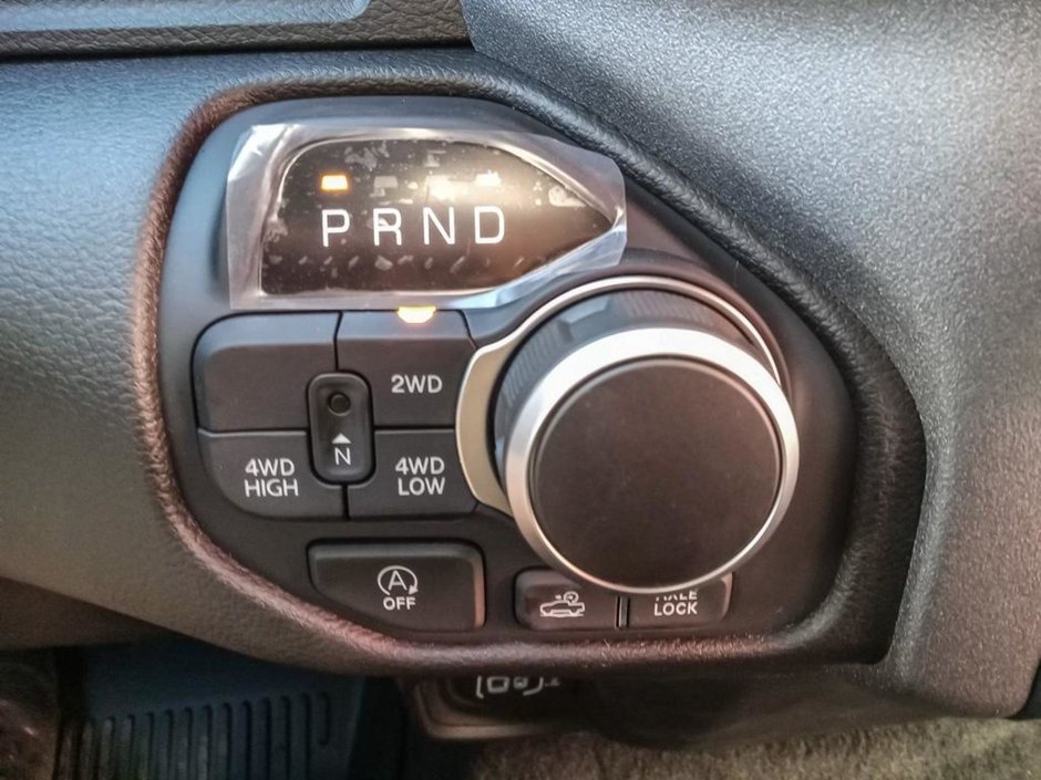 2025 Ram 1500 WARLOCK IN BRIGHT WHITE EQUIPPED WITH A 3.0L TWIN TURBO HURRICANE I6 , 4X4 , 8SPD AUTO , E-LOCKER REAR AXLE , BACKUP CAM , PERF-16