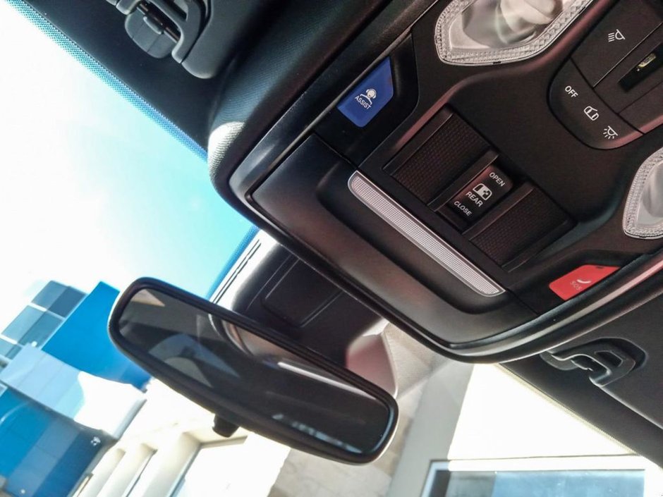 2025 Ram 1500 WARLOCK IN BRIGHT WHITE EQUIPPED WITH A 3.0L TWIN TURBO HURRICANE I6 , 4X4 , 8SPD AUTO , E-LOCKER REAR AXLE , BACKUP CAM , PERF-19