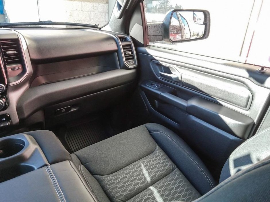 2025 Ram 1500 WARLOCK IN BRIGHT WHITE EQUIPPED WITH A 3.0L TWIN TURBO HURRICANE I6 , 4X4 , 8SPD AUTO , E-LOCKER REAR AXLE , BACKUP CAM , PERF-23