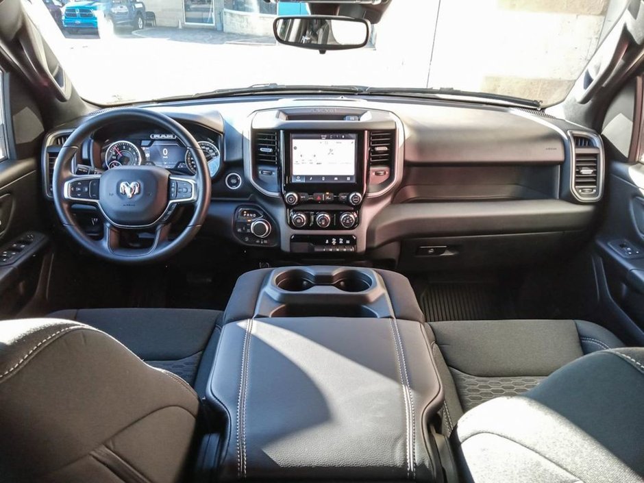 2025 Ram 1500 WARLOCK IN BRIGHT WHITE EQUIPPED WITH A 3.0L TWIN TURBO HURRICANE I6 , 4X4 , 8SPD AUTO , E-LOCKER REAR AXLE , BACKUP CAM , PERF-22