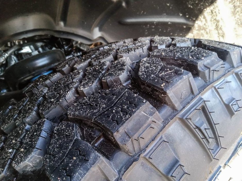 2025 Ram 1500 WARLOCK IN BRIGHT WHITE EQUIPPED WITH A 3.0L TWIN TURBO HURRICANE I6 , 4X4 , 8SPD AUTO , E-LOCKER REAR AXLE , BACKUP CAM , PERF-6