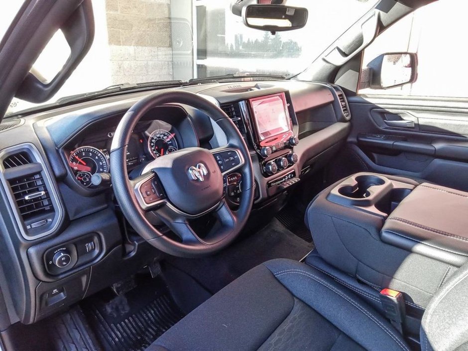 2025 Ram 1500 WARLOCK IN BRIGHT WHITE EQUIPPED WITH A 3.0L TWIN TURBO HURRICANE I6 , 4X4 , 8SPD AUTO , E-LOCKER REAR AXLE , BACKUP CAM , PERF-11