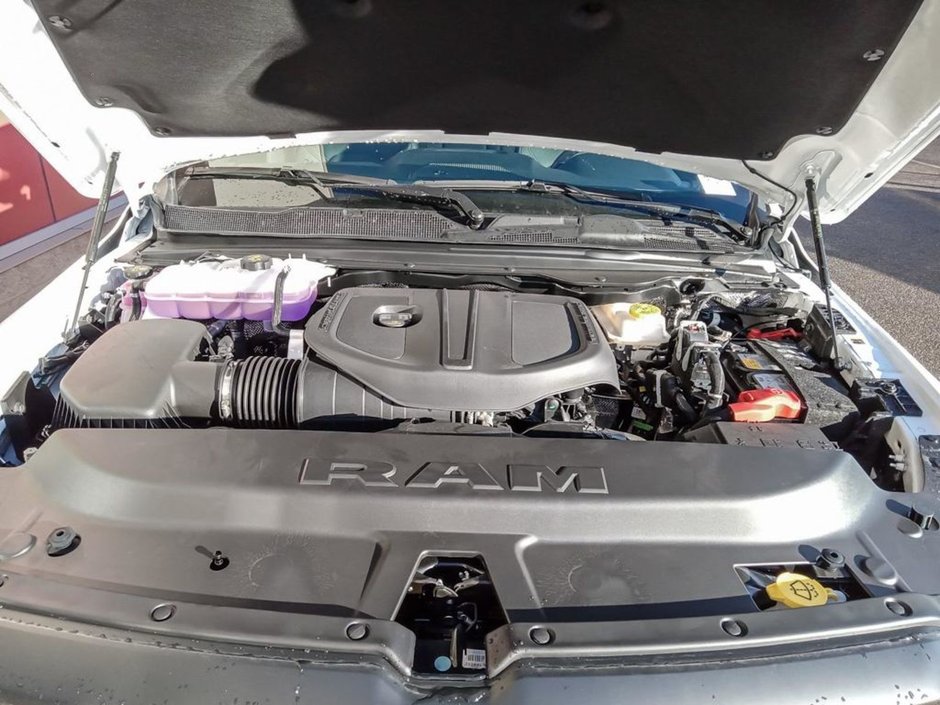 2025 Ram 1500 WARLOCK IN BRIGHT WHITE EQUIPPED WITH A 3.0L TWIN TURBO HURRICANE I6 , 4X4 , 8SPD AUTO , E-LOCKER REAR AXLE , BACKUP CAM , PERF-9