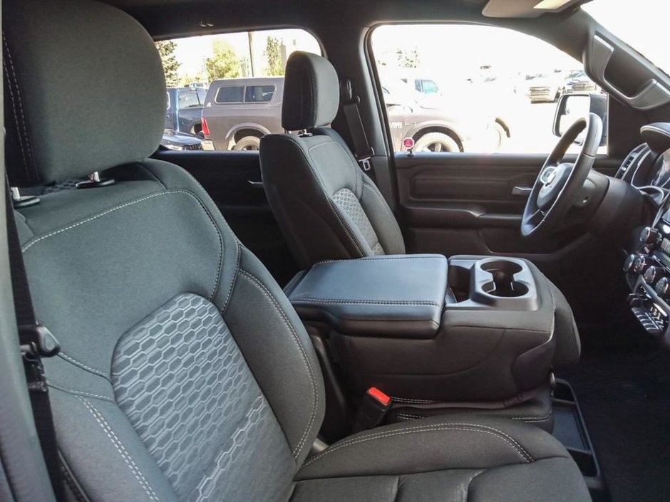 2025 Ram 1500 WARLOCK IN HYDRO BLUE EQUIPPED WITH A 3.0L TWIN TUBRO HURRICANE I6 , 4X4 , 8SPD AUTO , E LOCKER REAR AXLE , BACKUP CAM , PERF SH-20