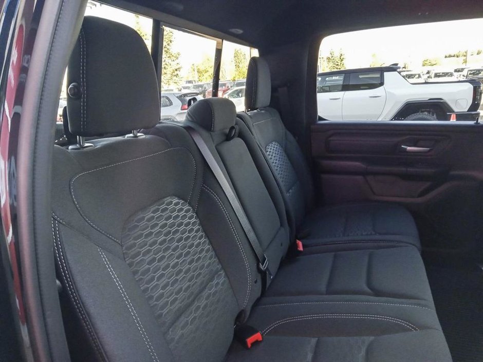 2025 Ram 1500 WARLOCK IN DIAMOND BLACK EQUIPPED WITH A 3.0L TWIN TURBO HURRICANE I6 , 4X4 , 8SPD AUTO , BACKUP CAM , PERF SHOCK ABSORBERS , 18-21