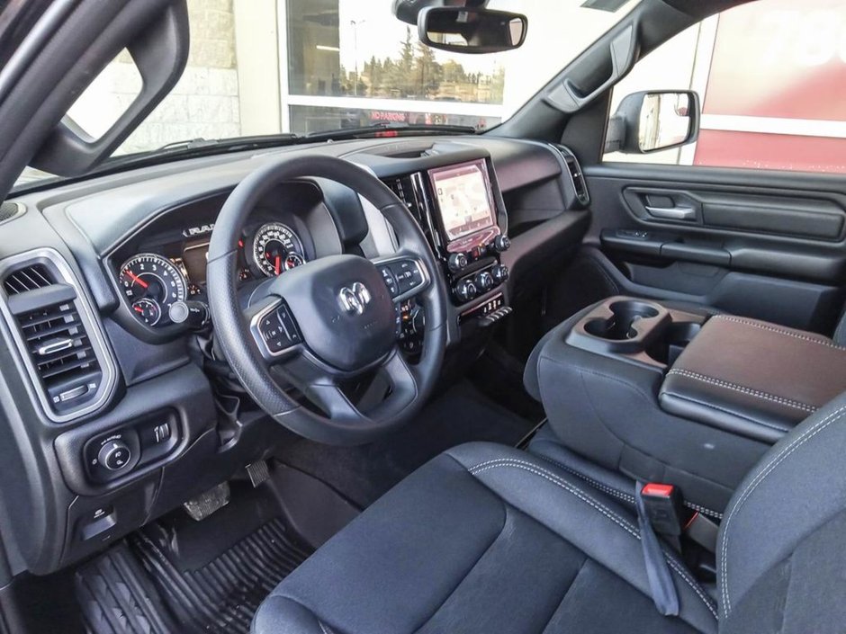 2025 Ram 1500 WARLOCK IN DIAMOND BLACK EQUIPPED WITH A 3.0L TWIN TURBO HURRICANE I6 , 4X4 , 8SPD AUTO , BACKUP CAM , PERF SHOCK ABSORBERS , 18-11