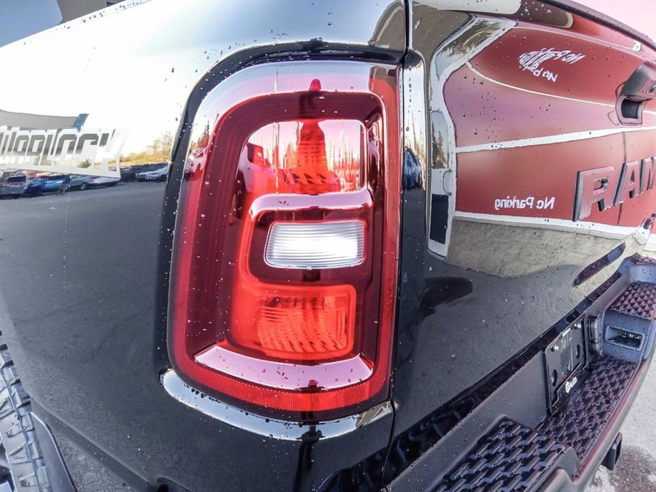 2025 Ram 1500 WARLOCK IN DIAMOND BLACK EQUIPPED WITH A 3.0L TWIN TURBO HURRICANE I6 , 4X4 , 8SPD AUTO , BACKUP CAM , PERF SHOCK ABSORBERS , 18-10