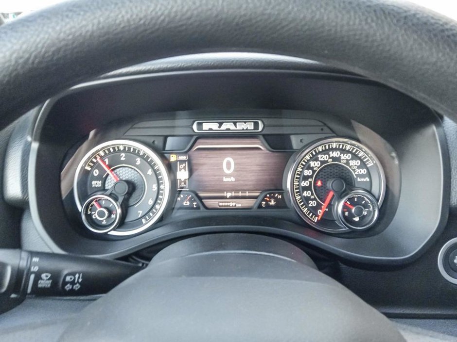 2025 Ram 1500 WARLOCK IN DIAMOND BLACK EQUIPPED WITH A 3.0L TWIN TURBO HURRICANE I6 , 4X4 , 8SPD AUTO , BACKUP CAM , PERF SHOCK ABSORBERS , 18-13