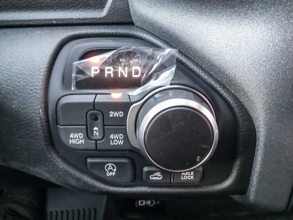 2025 Ram 1500 WARLOCK IN DIAMOND BLACK EQUIPPED WITH A 3.0L TWIN TURBO HURRICANE I6 , 4X4 , 8SPD AUTO , BACKUP CAM , PERF SHOCK ABSORBERS , 18-16