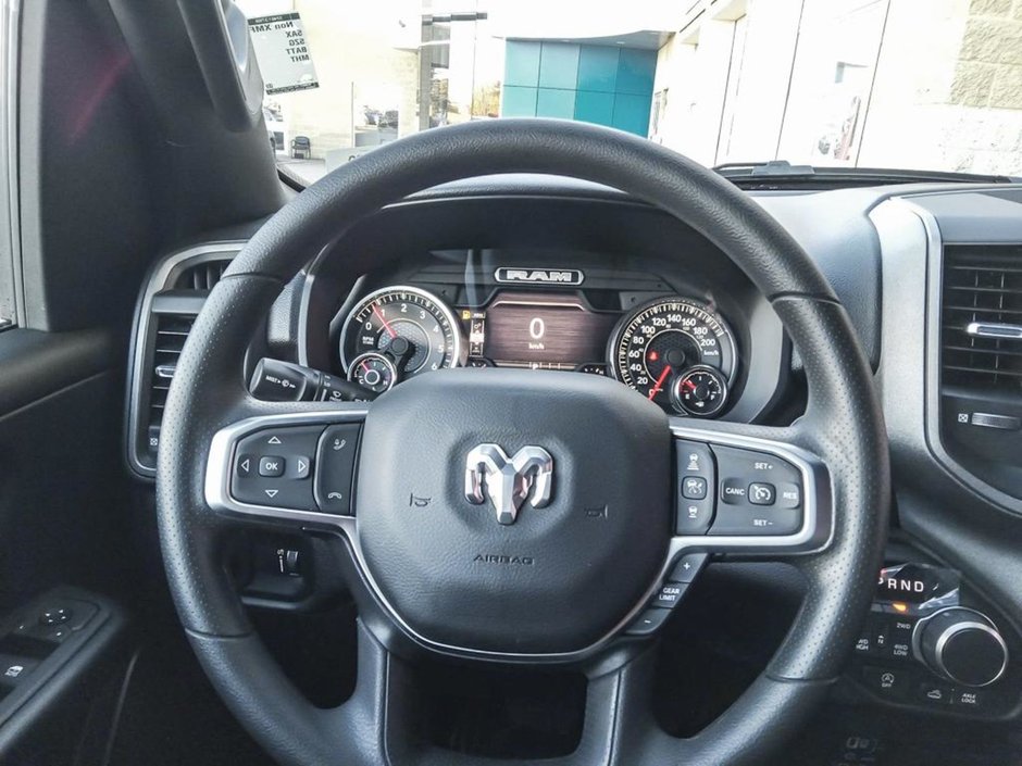 2025 Ram 1500 WARLOCK IN DIAMOND BLACK EQUIPPED WITH A 3.0L TWIN TURBO HURRICANE I6 , 4X4 , 8SPD AUTO , BACKUP CAM , PERF SHOCK ABSORBERS , 18-12