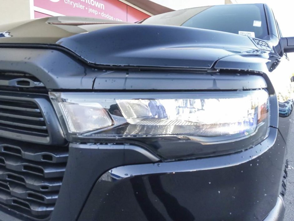 2025 Ram 1500 WARLOCK IN DIAMOND BLACK EQUIPPED WITH A 3.0L TWIN TURBO HURRICANE I6 , 4X4 , 8SPD AUTO , BACKUP CAM , PERF SHOCK ABSORBERS , 18-7