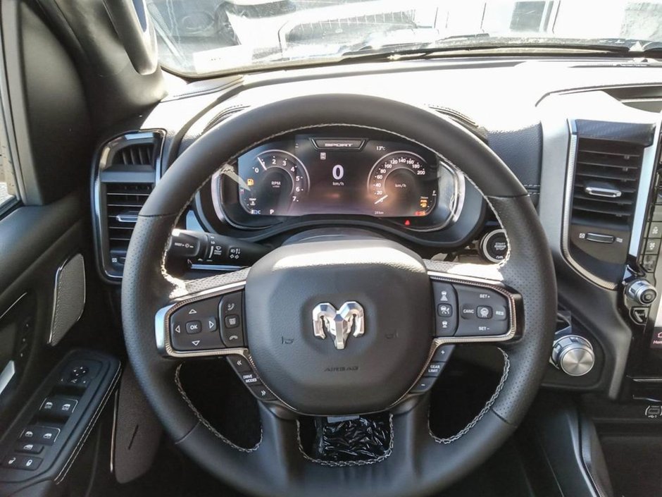 2025 Ram 1500 SPORT NIGHT EDITION IN DIAMOND BLACK EQUIPPED WITH A 3.0L TWIN TURBO I6 , 4X4 , 8SPD AUTO , PANORAMIC SUNROOF , SPORT LVL 1 , LE-12